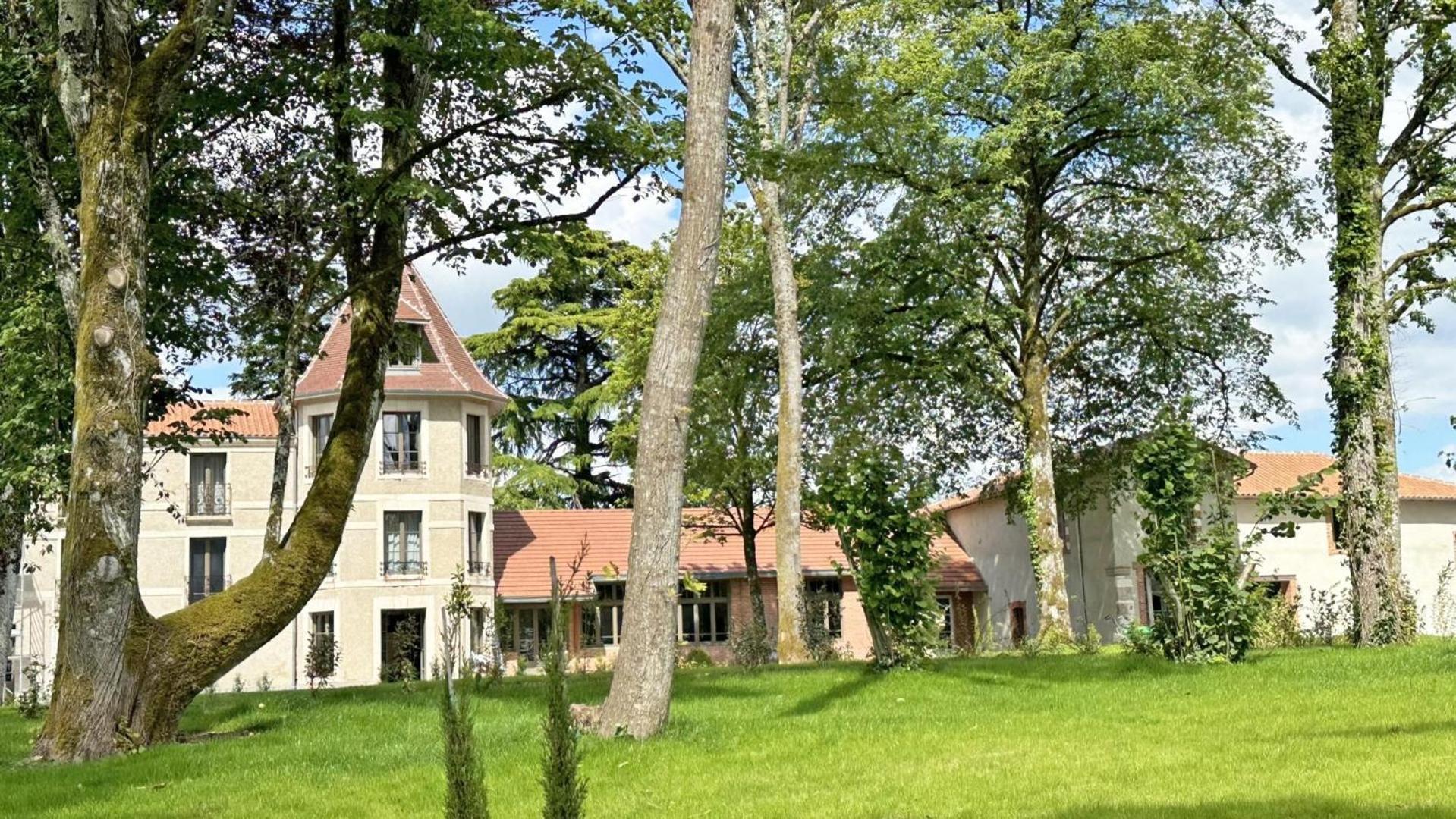 Le Manoir Des Perrieres Bed & Breakfast Rochechouart Exterior foto