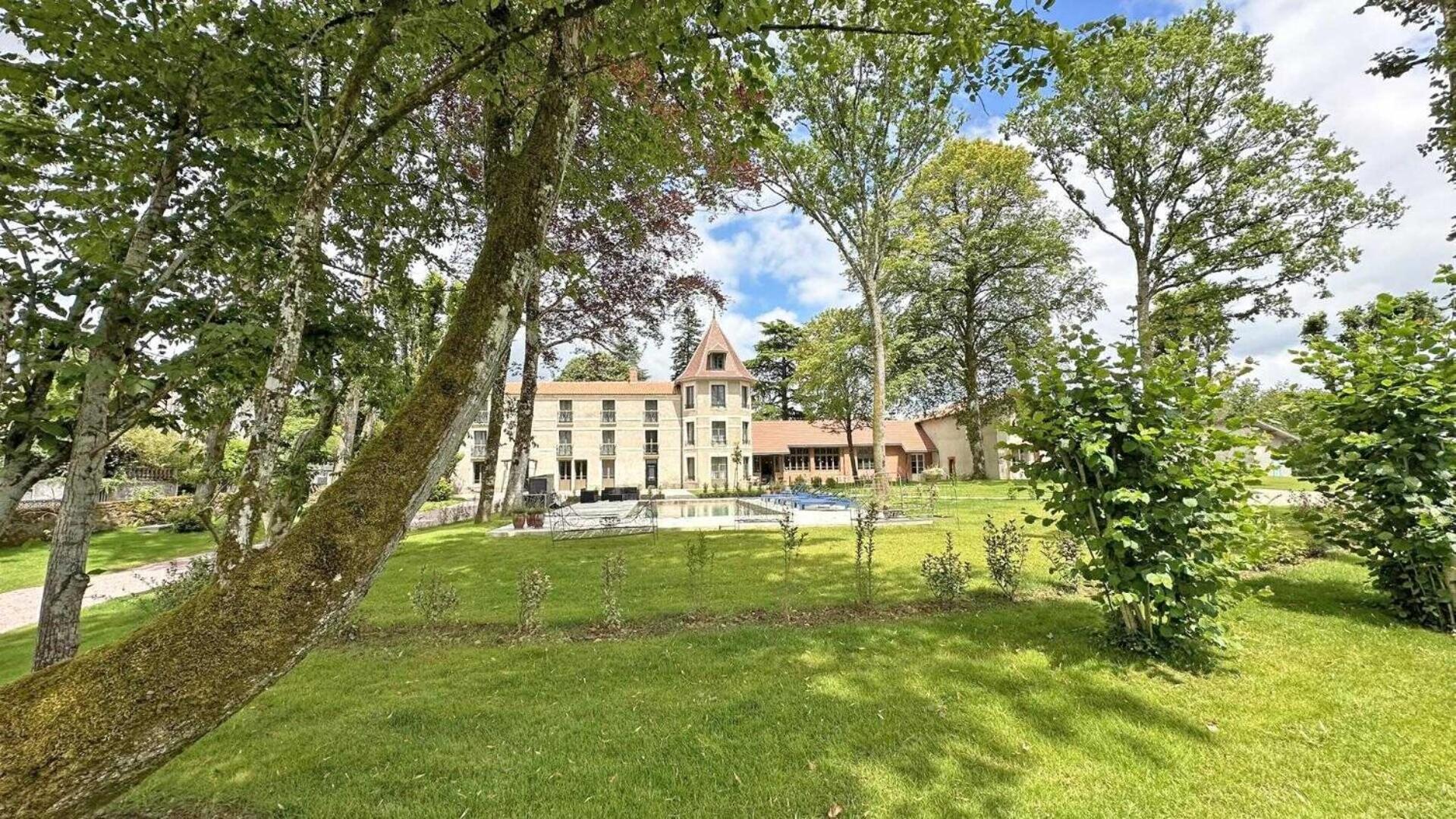 Le Manoir Des Perrieres Bed & Breakfast Rochechouart Exterior foto