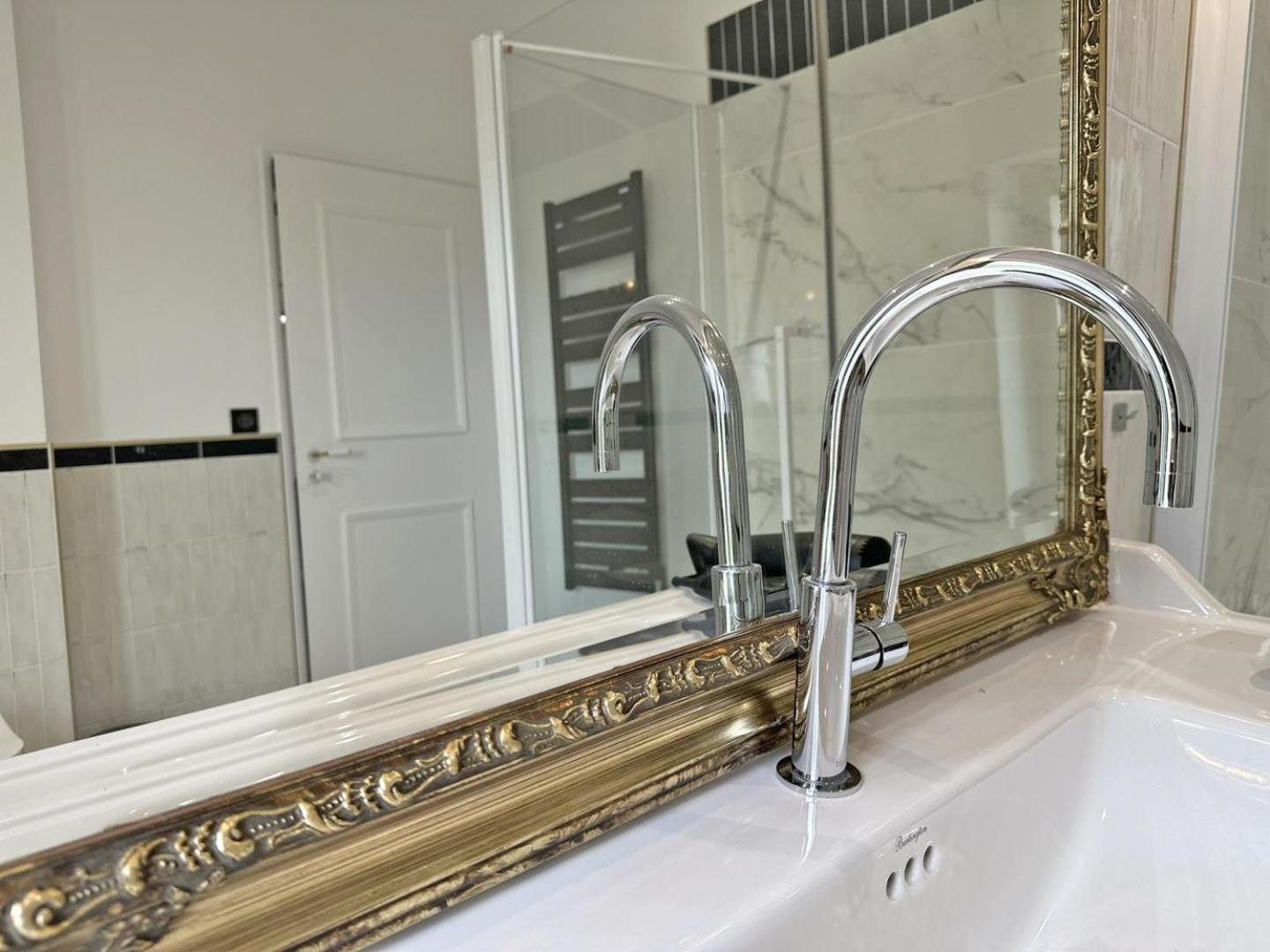 Le Manoir Des Perrieres Bed & Breakfast Rochechouart Exterior foto