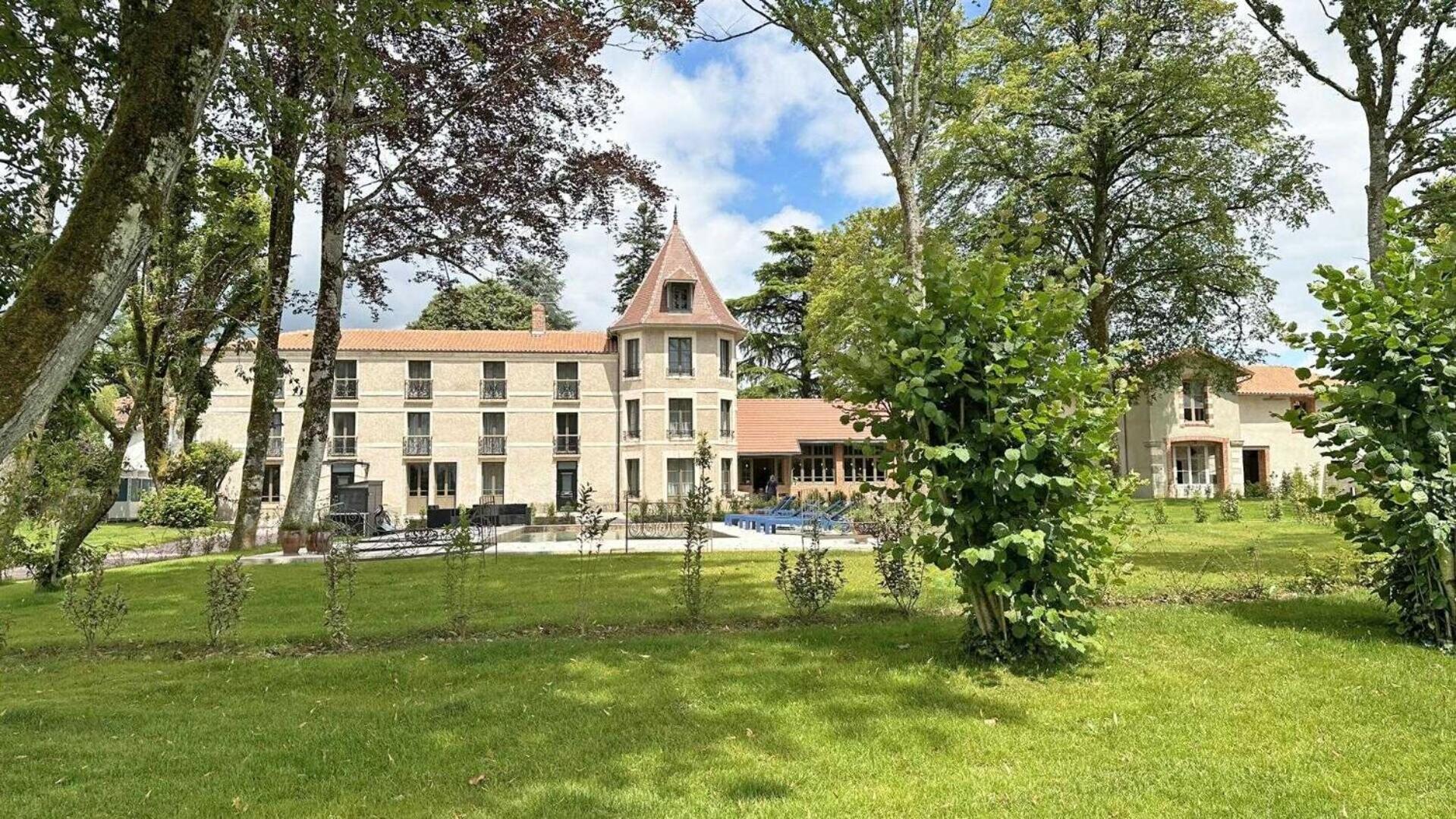 Le Manoir Des Perrieres Bed & Breakfast Rochechouart Exterior foto